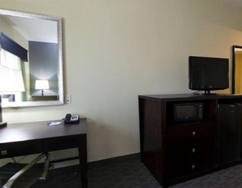 ווייקרוס Holiday Inn Express מראה חיצוני תמונה
