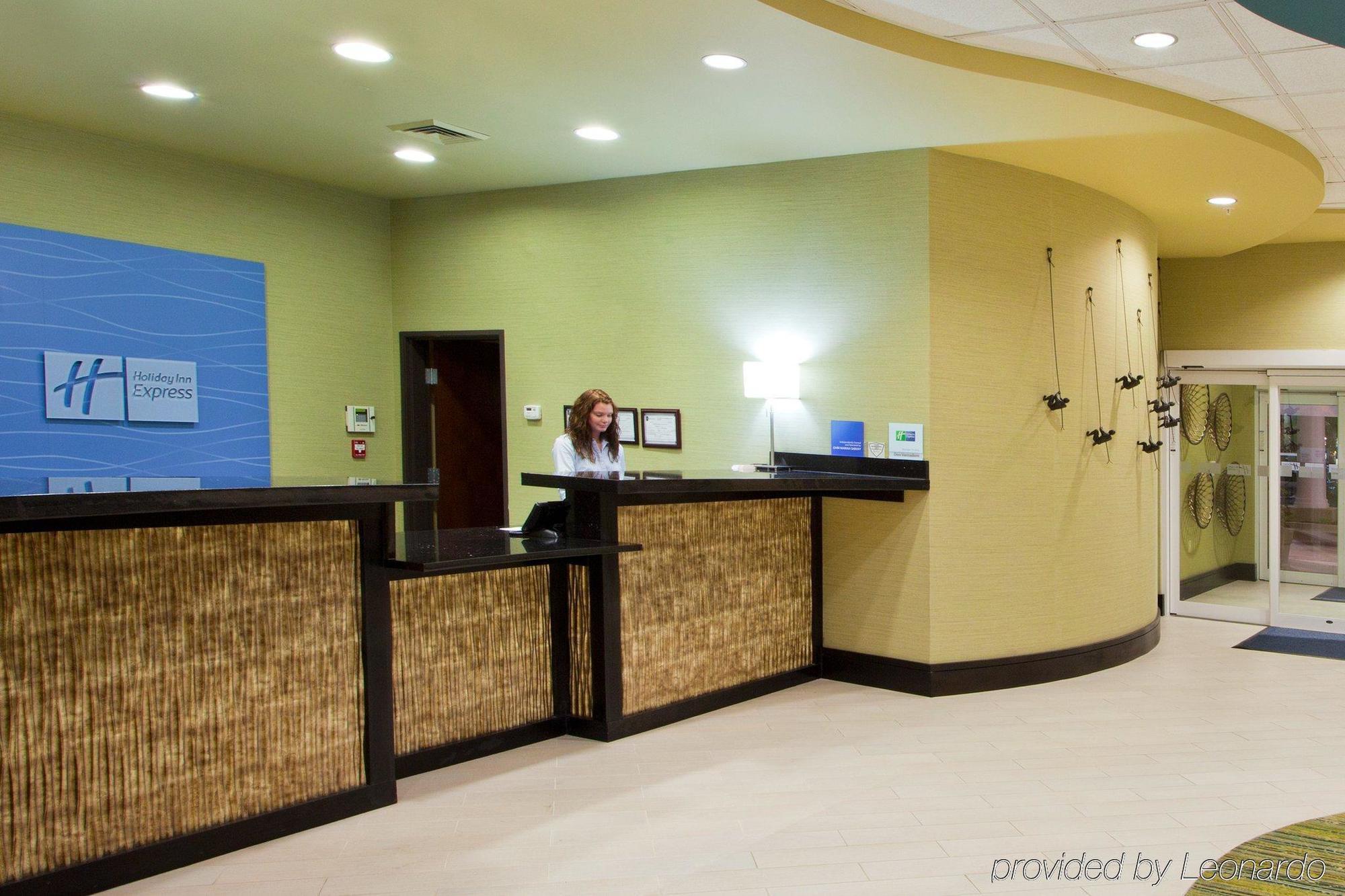 ווייקרוס Holiday Inn Express מראה פנימי תמונה