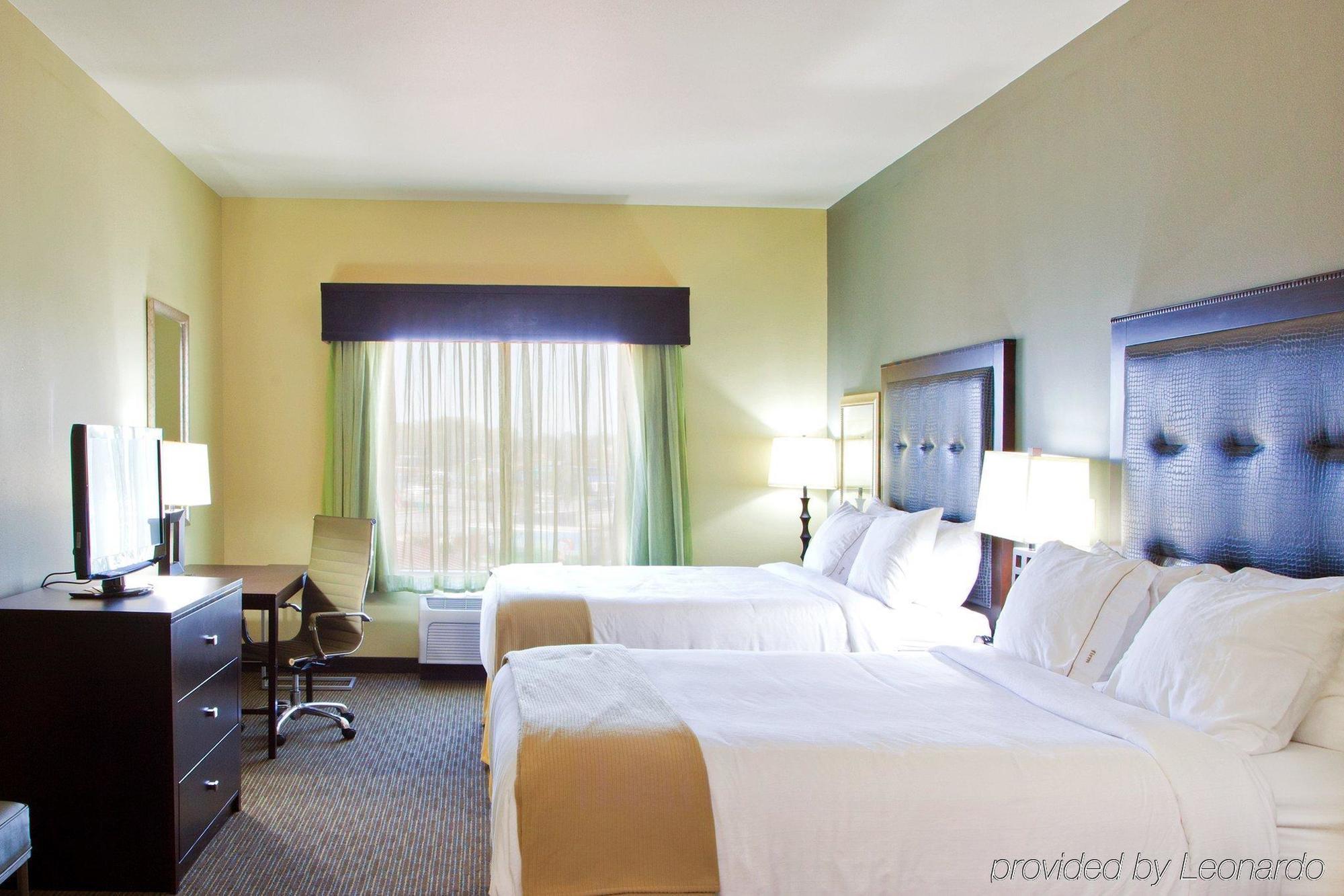 ווייקרוס Holiday Inn Express מראה חיצוני תמונה