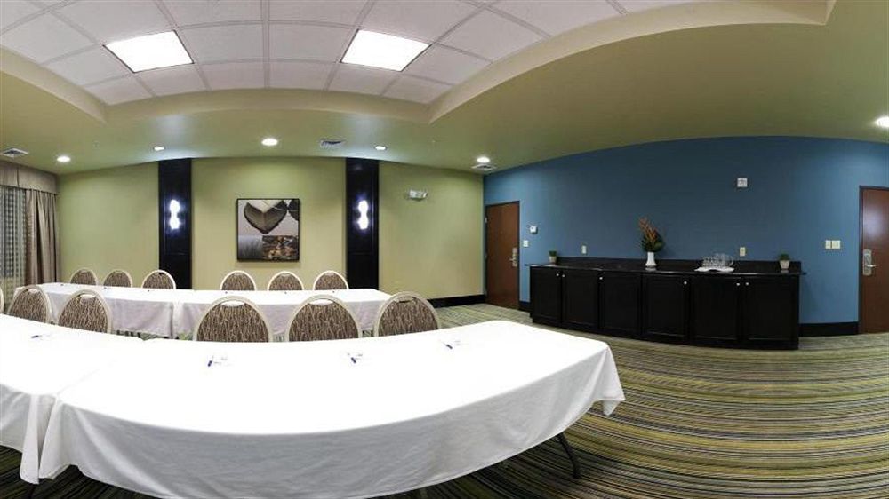 ווייקרוס Holiday Inn Express מראה חיצוני תמונה