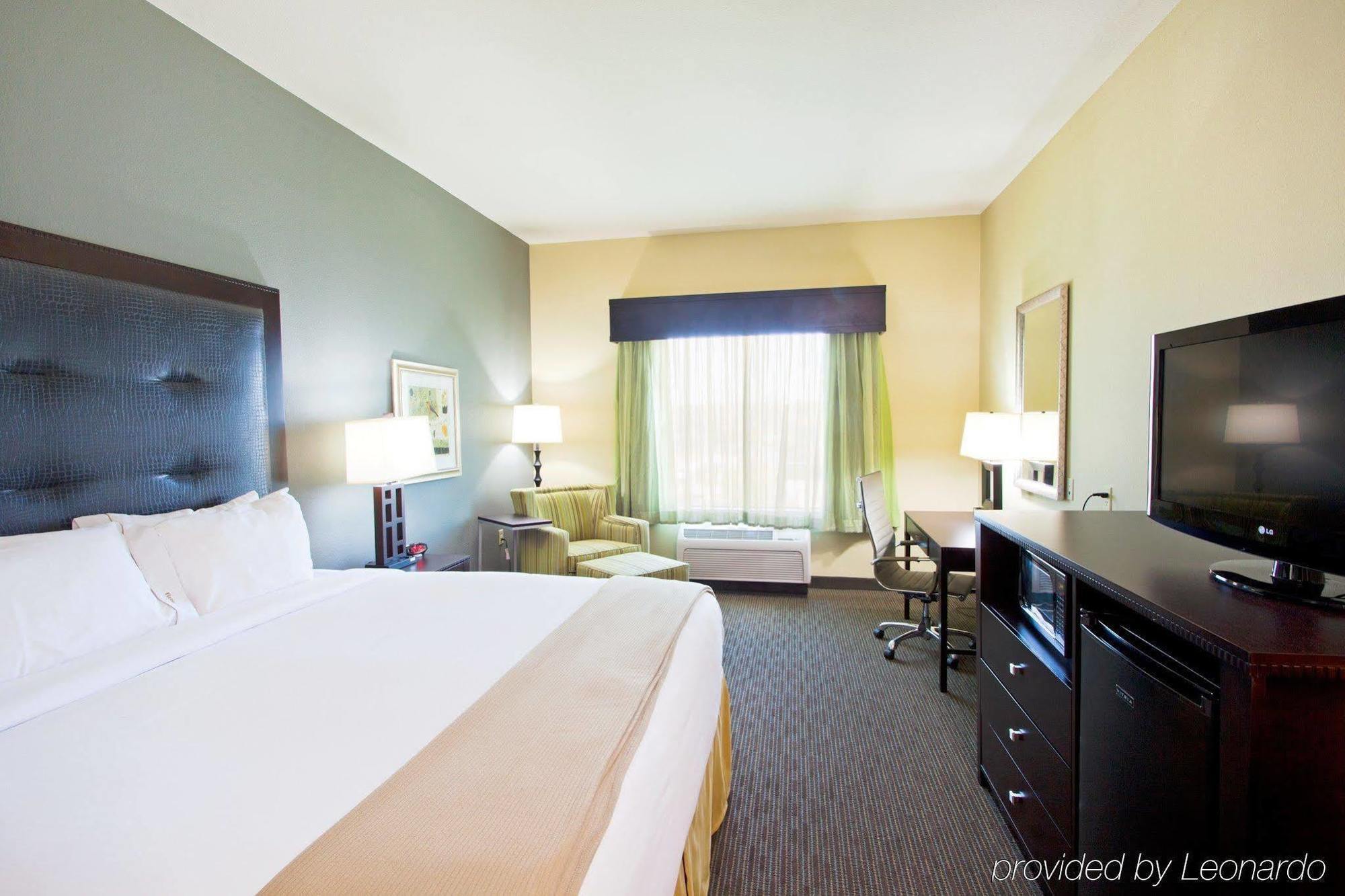 ווייקרוס Holiday Inn Express מראה חיצוני תמונה