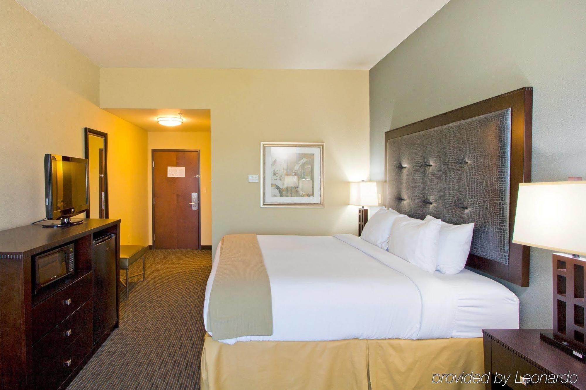 ווייקרוס Holiday Inn Express חדר תמונה