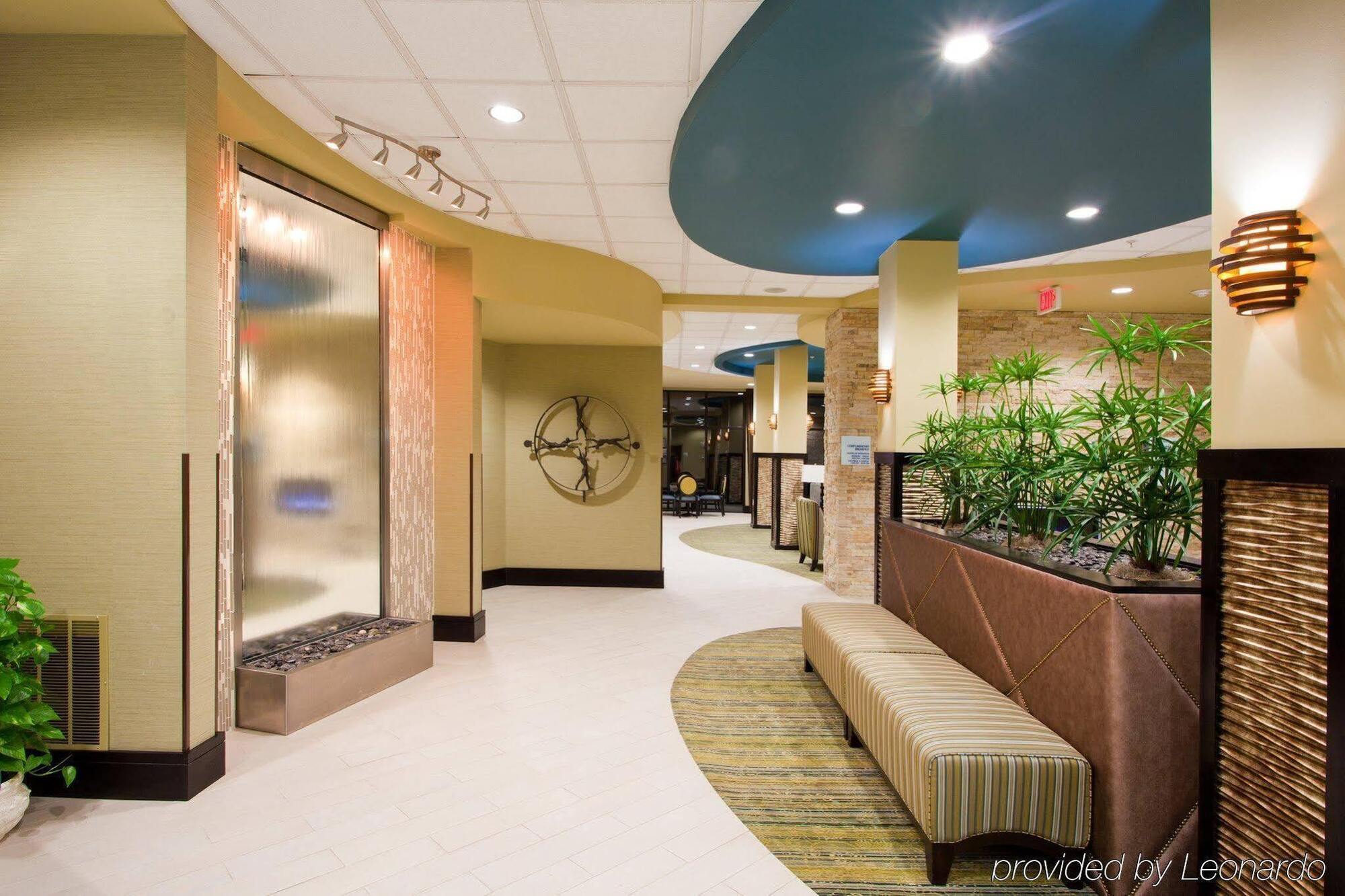 ווייקרוס Holiday Inn Express מראה חיצוני תמונה