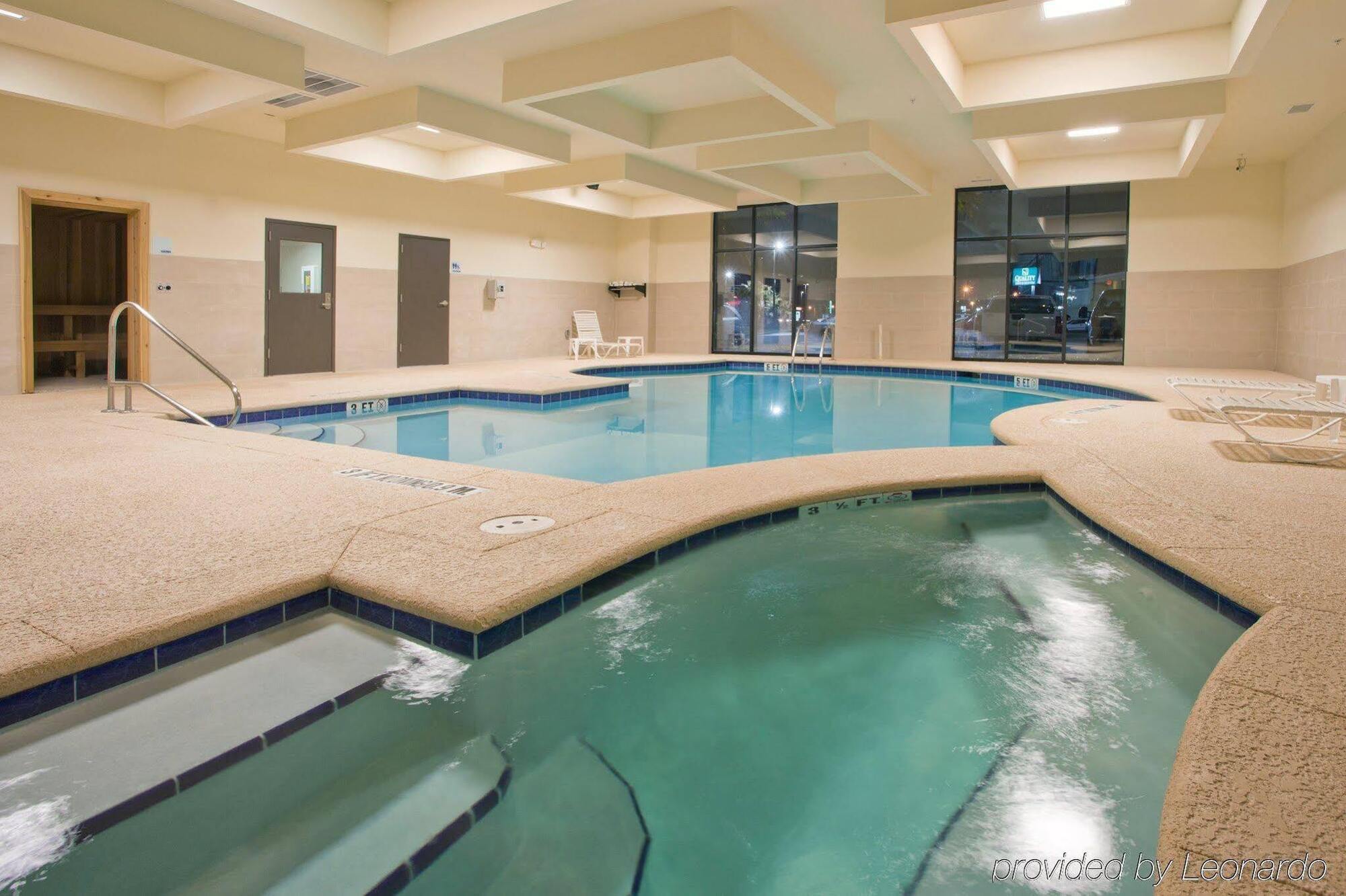 ווייקרוס Holiday Inn Express מראה חיצוני תמונה