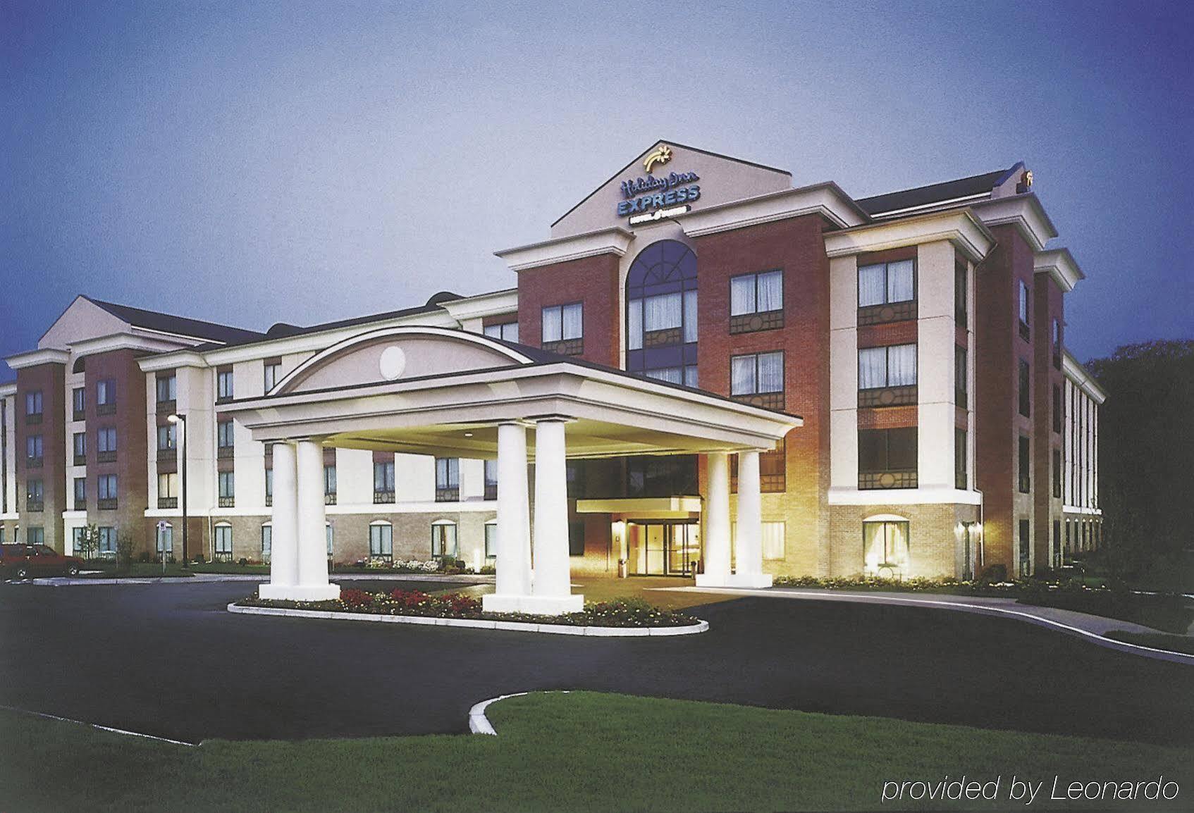 ווייקרוס Holiday Inn Express מראה חיצוני תמונה