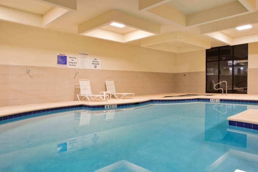 ווייקרוס Holiday Inn Express מראה חיצוני תמונה