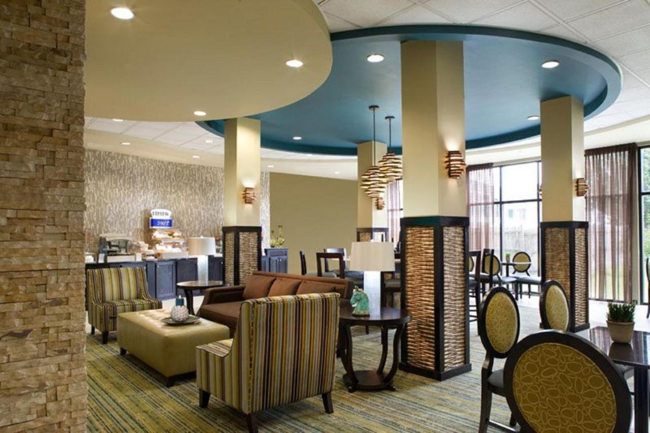 ווייקרוס Holiday Inn Express מראה חיצוני תמונה